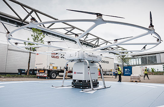 Немецкая компания Volocopter представила публике тяжёлый транспортный дрон с грузоподъёмностью 200 кг
